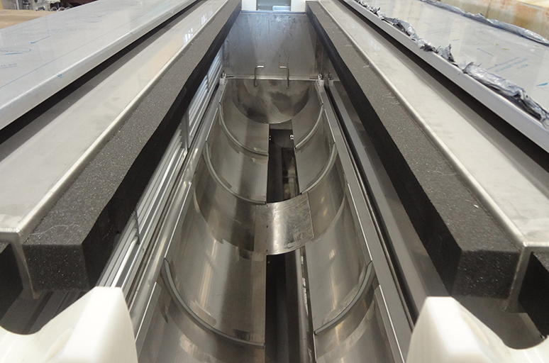 Trocknermodernisierung mit dem GALVADRY | © Richard Tscherwitschke GmbH Draufsicht auf den GALVADRY, Trockneröffnung oben, in die das Galvanisieraggregat gefahren wird | © Richard Tscherwitschke GmbH